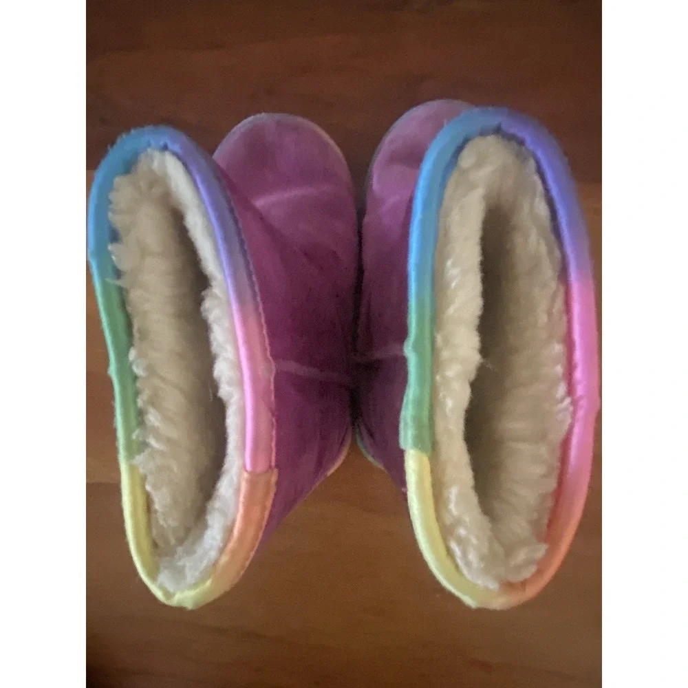 UGG CLASSIC KIDS SHORT BOOT Little Kids Size 11 Purple Suede Rainbow Piping
